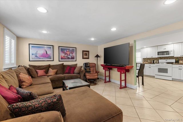 323 E Walnut Street, Long Beach, NY 11561