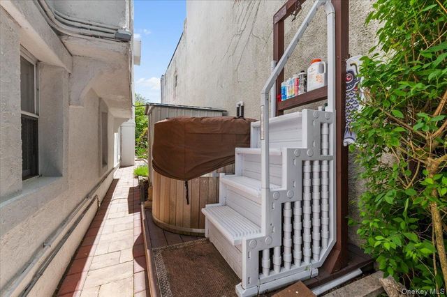 323 E Walnut Street, Long Beach, NY 11561