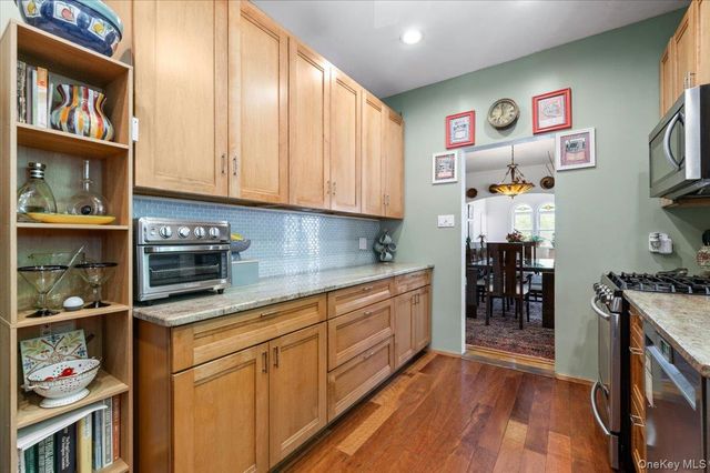 323 E Walnut Street, Long Beach, NY 11561