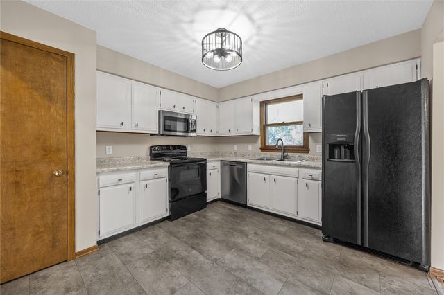 4390 Ridge Road, Cedar Rapids, IA 52411