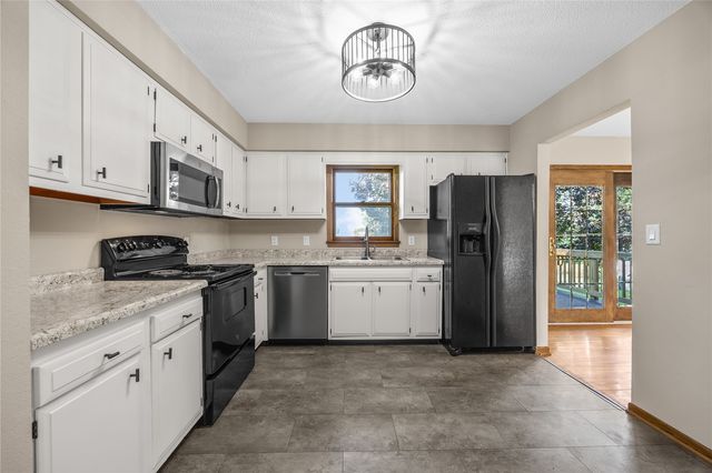 4390 Ridge Road, Cedar Rapids, IA 52411