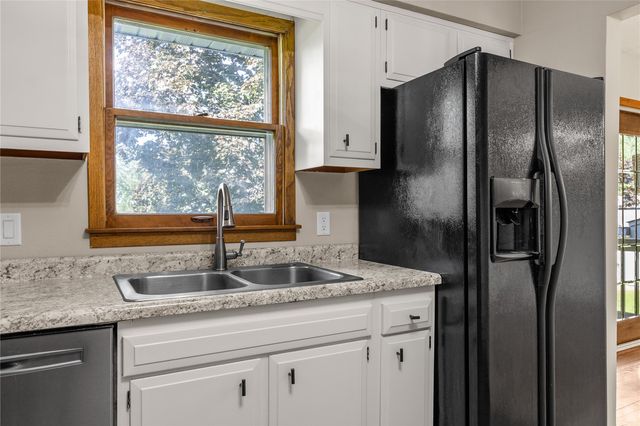 4390 Ridge Road, Cedar Rapids, IA 52411
