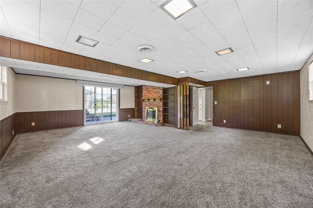 4390 Ridge Road, Cedar Rapids, IA 52411