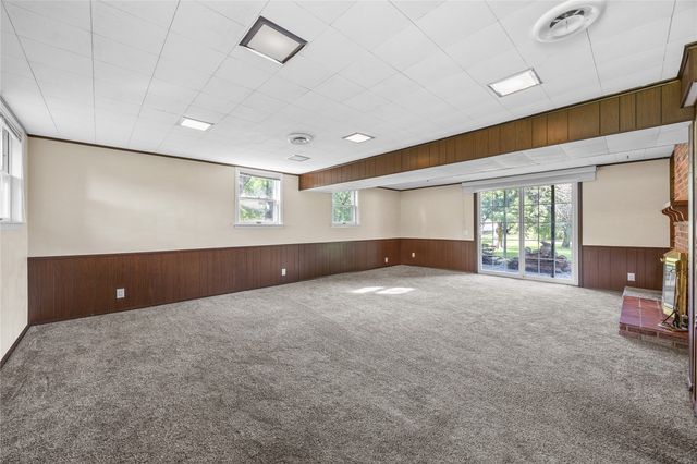 4390 Ridge Road, Cedar Rapids, IA 52411