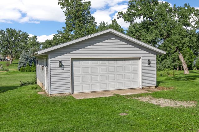 4390 Ridge Road, Cedar Rapids, IA 52411