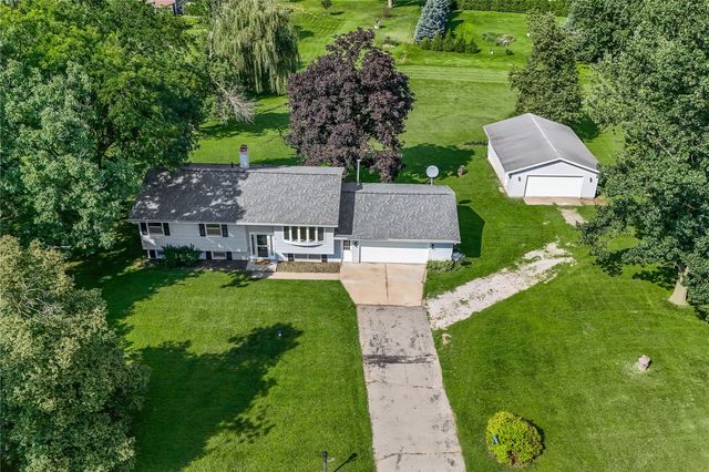 4390 Ridge Road, Cedar Rapids, IA 52411