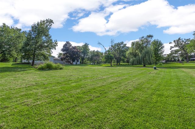 4390 Ridge Road, Cedar Rapids, IA 52411