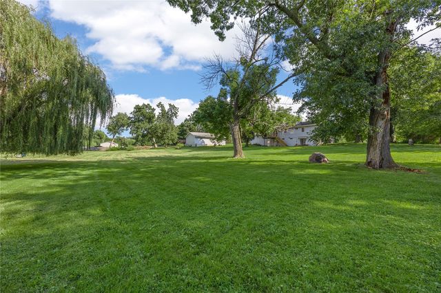 4390 Ridge Road, Cedar Rapids, IA 52411