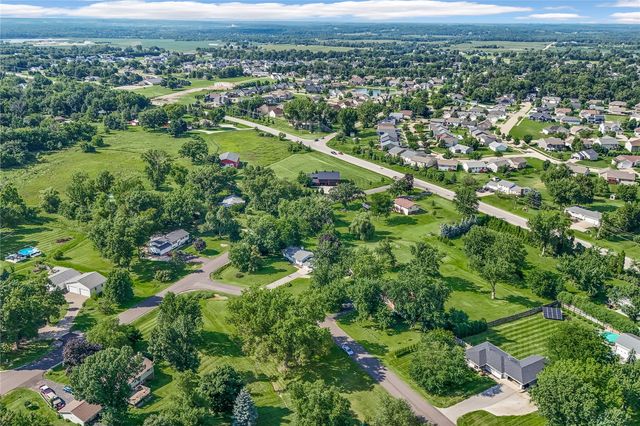4390 Ridge Road, Cedar Rapids, IA 52411