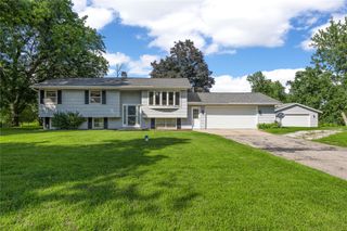 4390 Ridge Road, Cedar Rapids, IA 52411