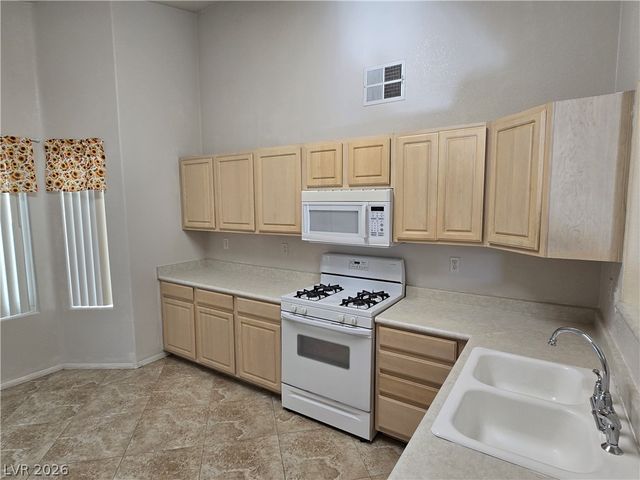 3924 Quiet Pine Street 202, Las Vegas, NV 89108