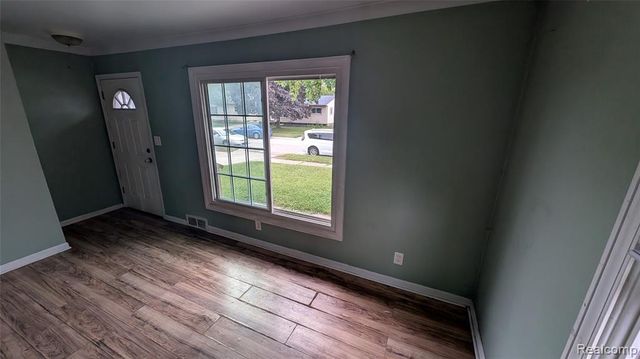 26828 Waldorf Street, Roseville, MI 48066