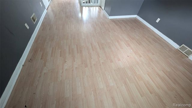 26828 Waldorf Street, Roseville, MI 48066