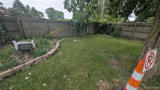 26828 Waldorf Street, Roseville, MI 48066