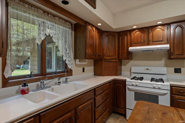 51565 Maplewood Drive, Elkhart, IN 46514