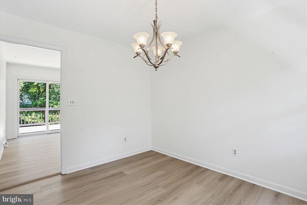 Image 10 of property listing at 1052 LIDO DR, Annapolis, MD 21409