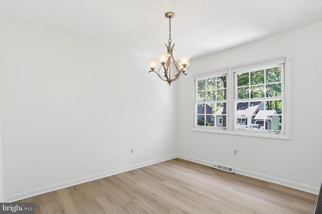 Image 11 of property listing at 1052 LIDO DR, Annapolis, MD 21409