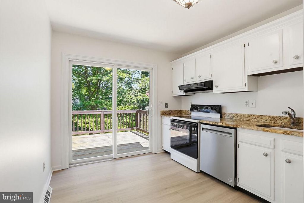 Image 13 of property listing at 1052 LIDO DR, Annapolis, MD 21409