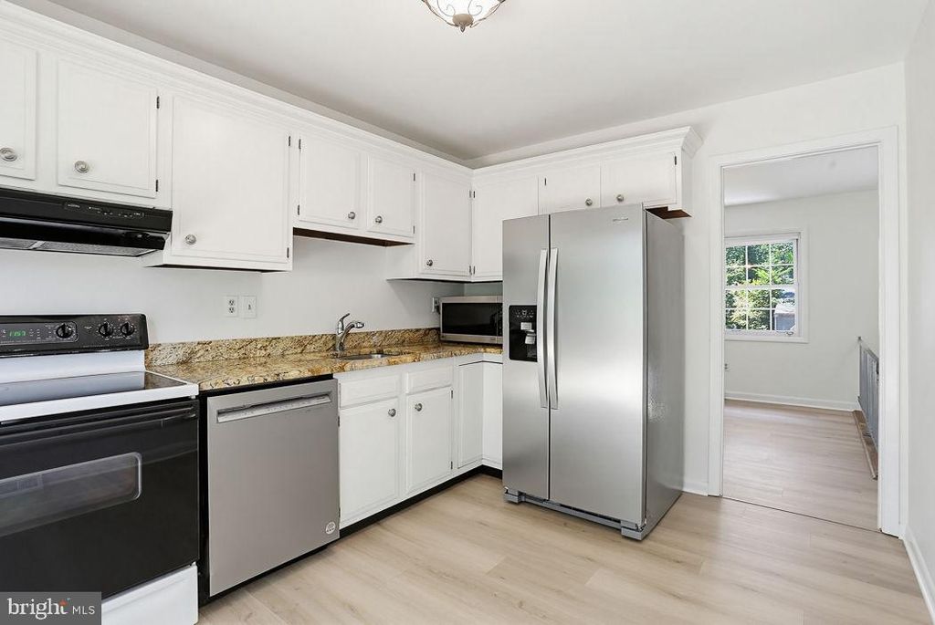 Image 14 of property listing at 1052 LIDO DR, Annapolis, MD 21409