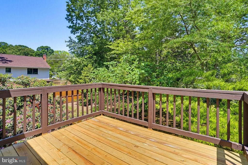 Image 16 of property listing at 1052 LIDO DR, Annapolis, MD 21409