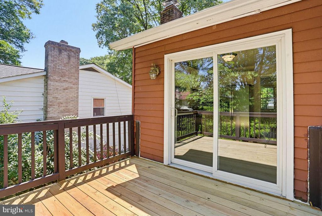 Image 17 of property listing at 1052 LIDO DR, Annapolis, MD 21409