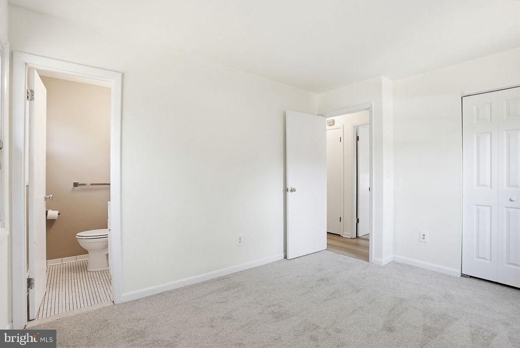 Image 18 of property listing at 1052 LIDO DR, Annapolis, MD 21409