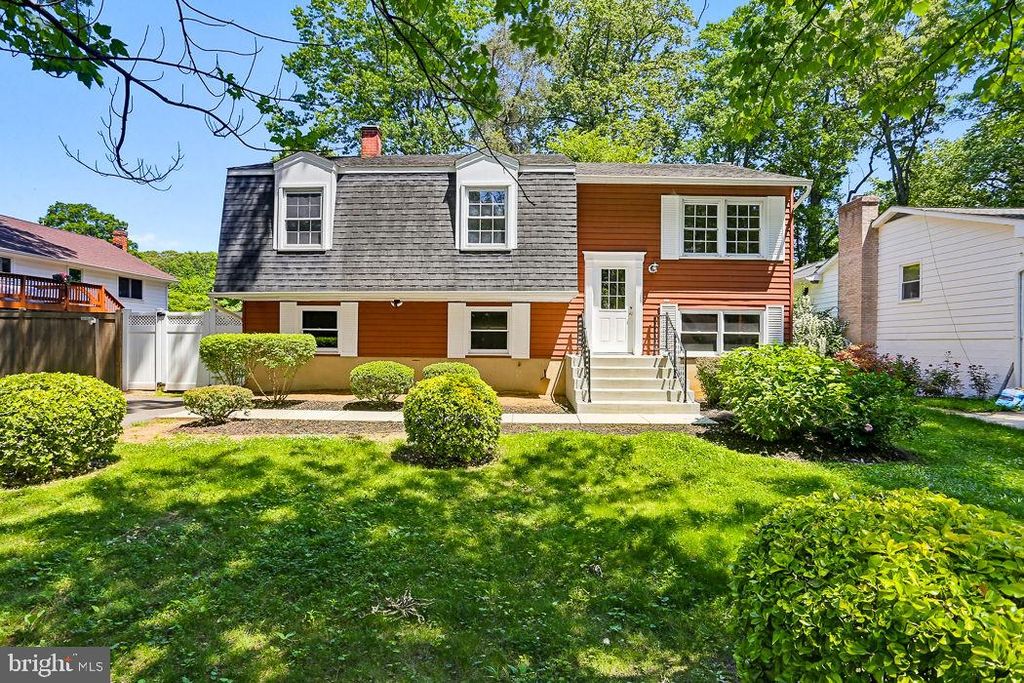 Image 2 of property listing at 1052 LIDO DR, Annapolis, MD 21409