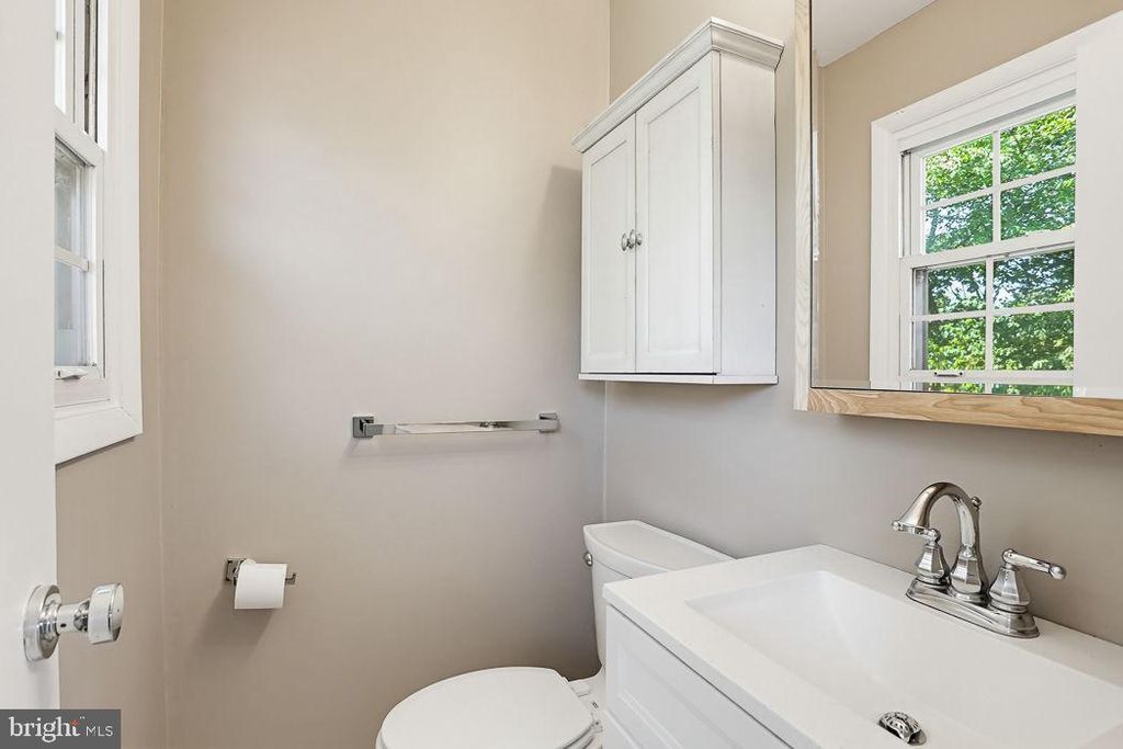 Image 20 of property listing at 1052 LIDO DR, Annapolis, MD 21409