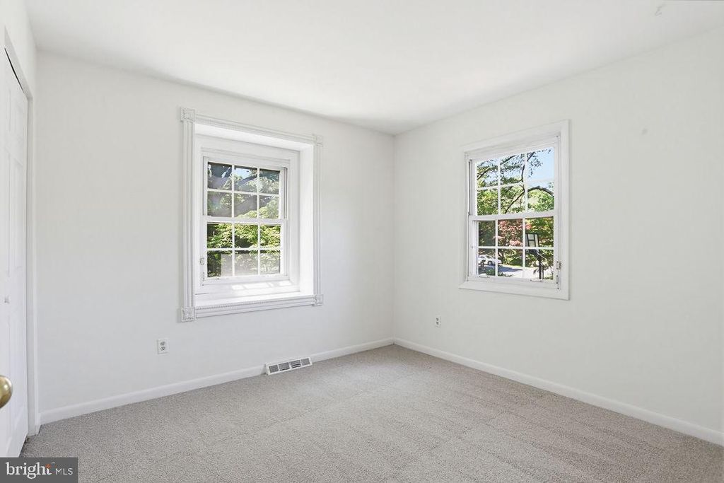 Image 21 of property listing at 1052 LIDO DR, Annapolis, MD 21409