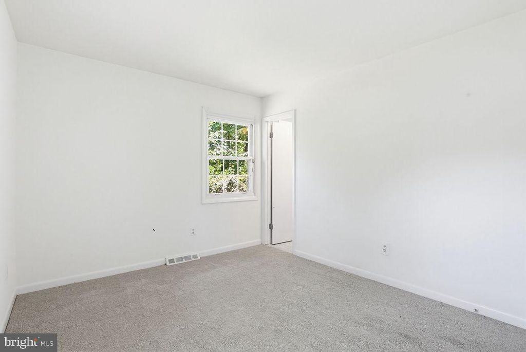 Image 23 of property listing at 1052 LIDO DR, Annapolis, MD 21409