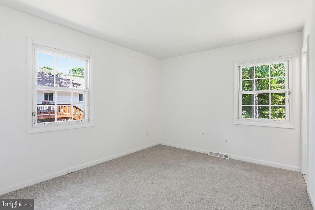 Image 24 of property listing at 1052 LIDO DR, Annapolis, MD 21409