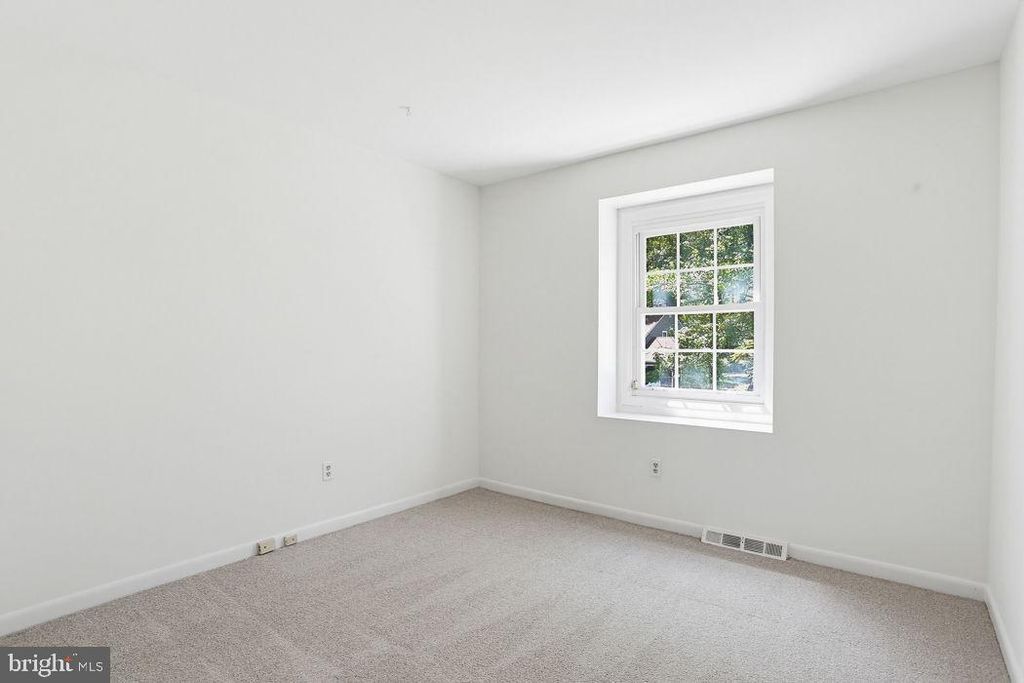 Image 25 of property listing at 1052 LIDO DR, Annapolis, MD 21409