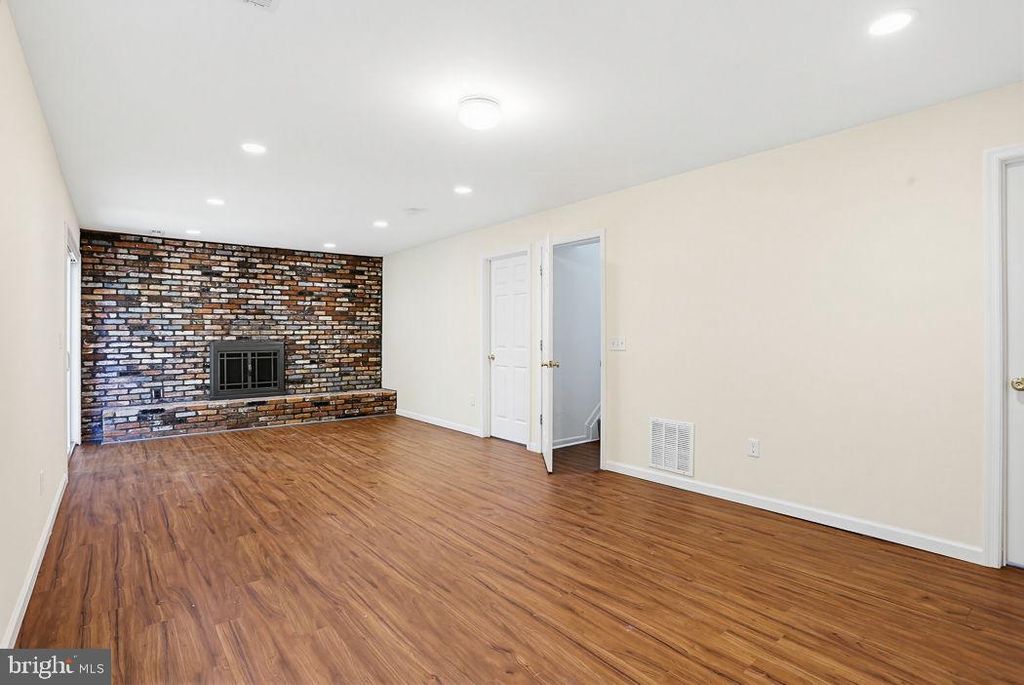 Image 28 of property listing at 1052 LIDO DR, Annapolis, MD 21409