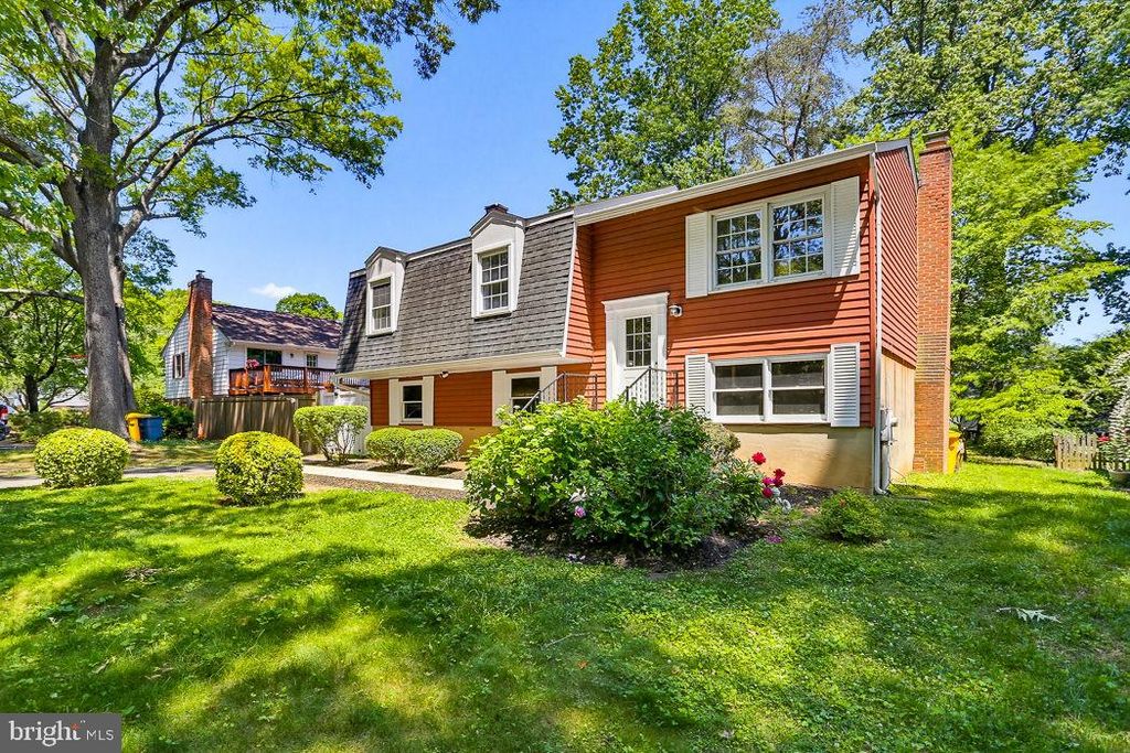 Image 3 of property listing at 1052 LIDO DR, Annapolis, MD 21409