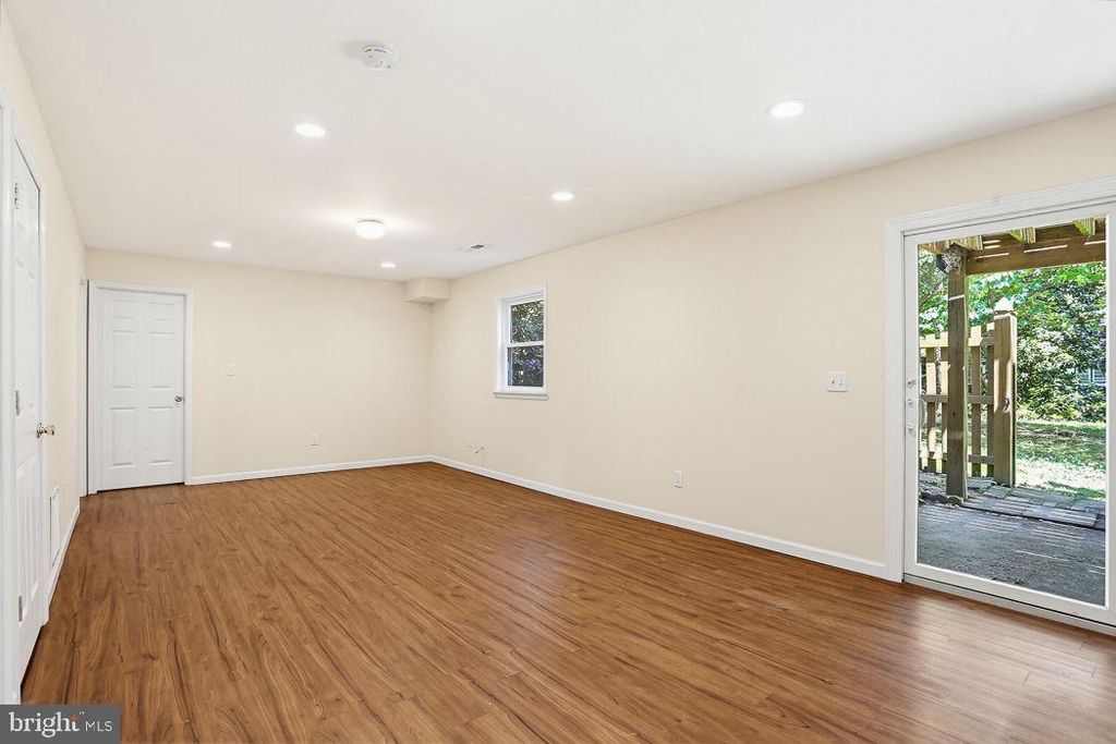 Image 30 of property listing at 1052 LIDO DR, Annapolis, MD 21409