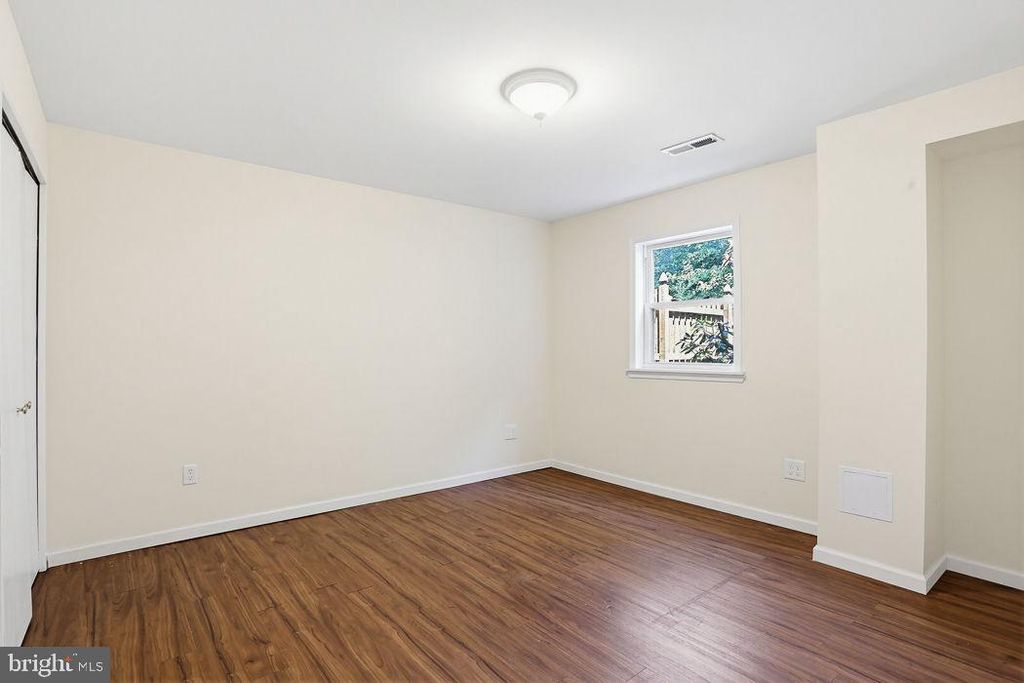 Image 31 of property listing at 1052 LIDO DR, Annapolis, MD 21409