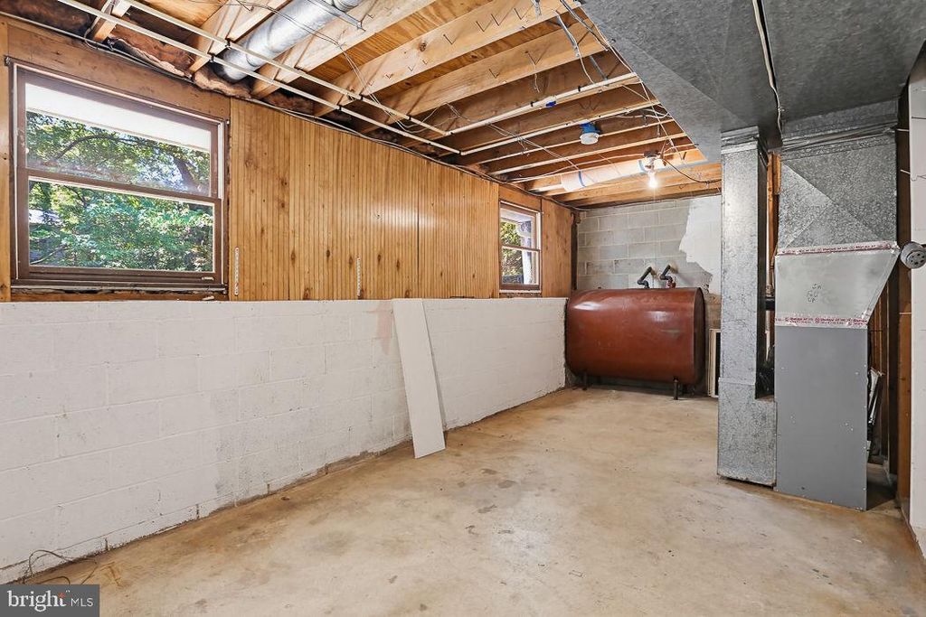 Image 33 of property listing at 1052 LIDO DR, Annapolis, MD 21409