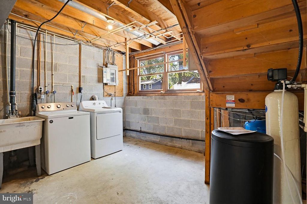 Image 34 of property listing at 1052 LIDO DR, Annapolis, MD 21409