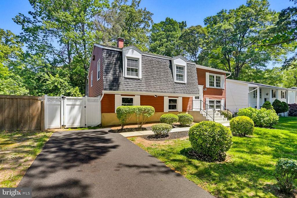 Image 4 of property listing at 1052 LIDO DR, Annapolis, MD 21409