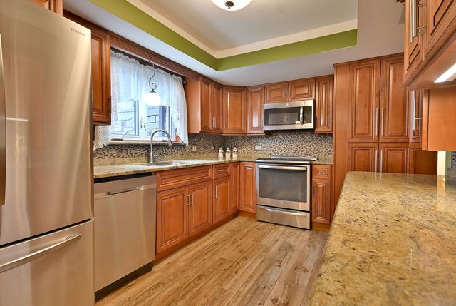 9176 South Road 1B, Palos Hills, IL 60465