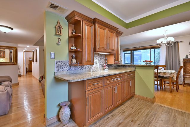 9176 South Road 1B, Palos Hills, IL 60465