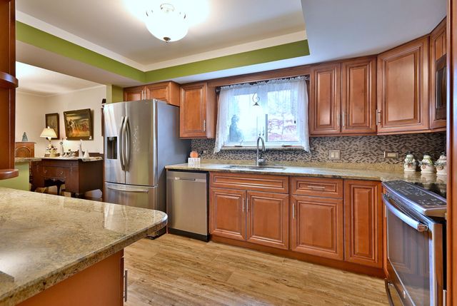 9176 South Road 1B, Palos Hills, IL 60465