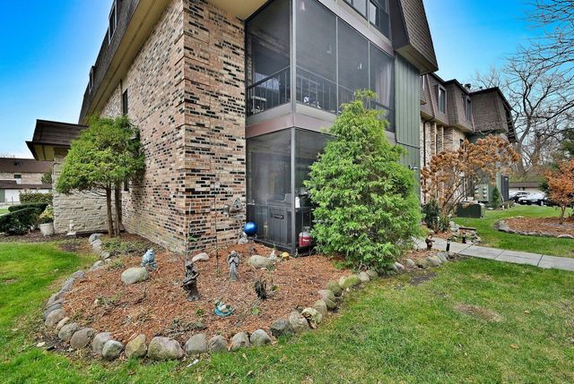 9176 South Road 1B, Palos Hills, IL 60465
