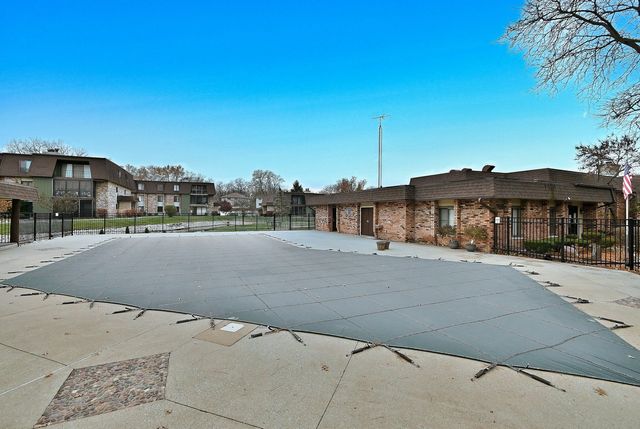 9176 South Road 1B, Palos Hills, IL 60465