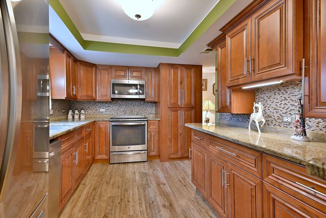 9176 South Road 1B, Palos Hills, IL 60465