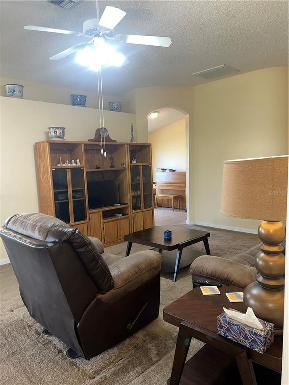 Image 8 of property listing at 387 TAVERNIER CIRCLE, Oldsmar, FL 34677