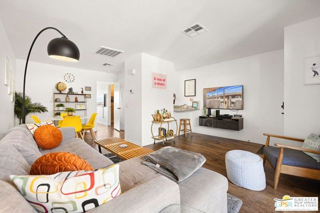 470 S Calle Encilia B15, Palm Springs, CA 92262