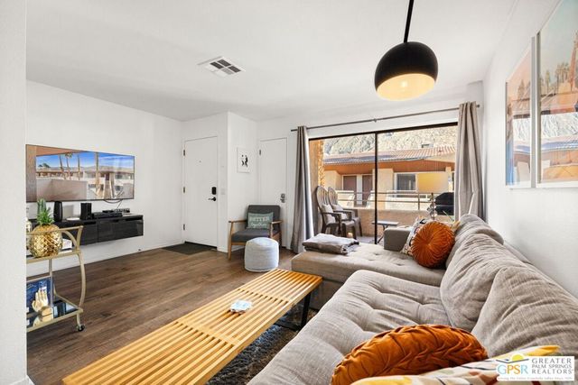 470 S Calle Encilia B15, Palm Springs, CA 92262