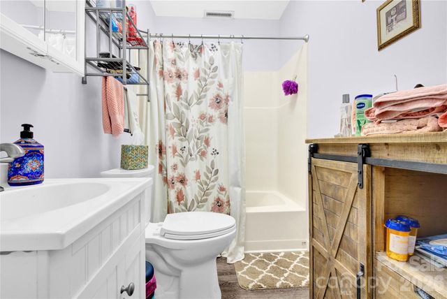 6716 Navajo Trail, Sherrills Ford, NC 28673