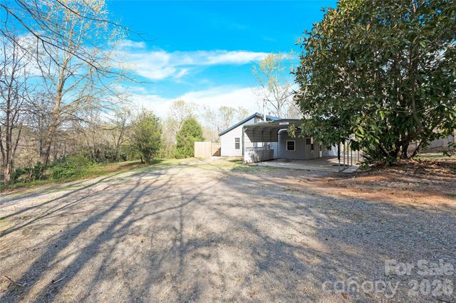 6716 Navajo Trail, Sherrills Ford, NC 28673